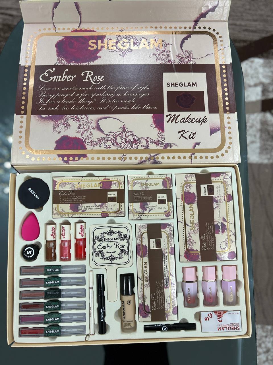 💄 مجموعة مكياج SheGlam "Ember Rose" الفاخرة - كل ما تحتاجينه في علبة واحدة 🎁 هدية مثالية لعاشقات المكياج ✅ السعر: زوج ملايين و 390 ألف التوصيل مجاني 58 ولاية 🚛
